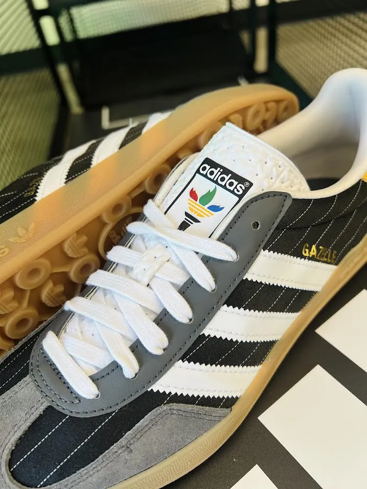 ADIDAS GAZELLE INDOOR BLACK WHIT GUM Gold