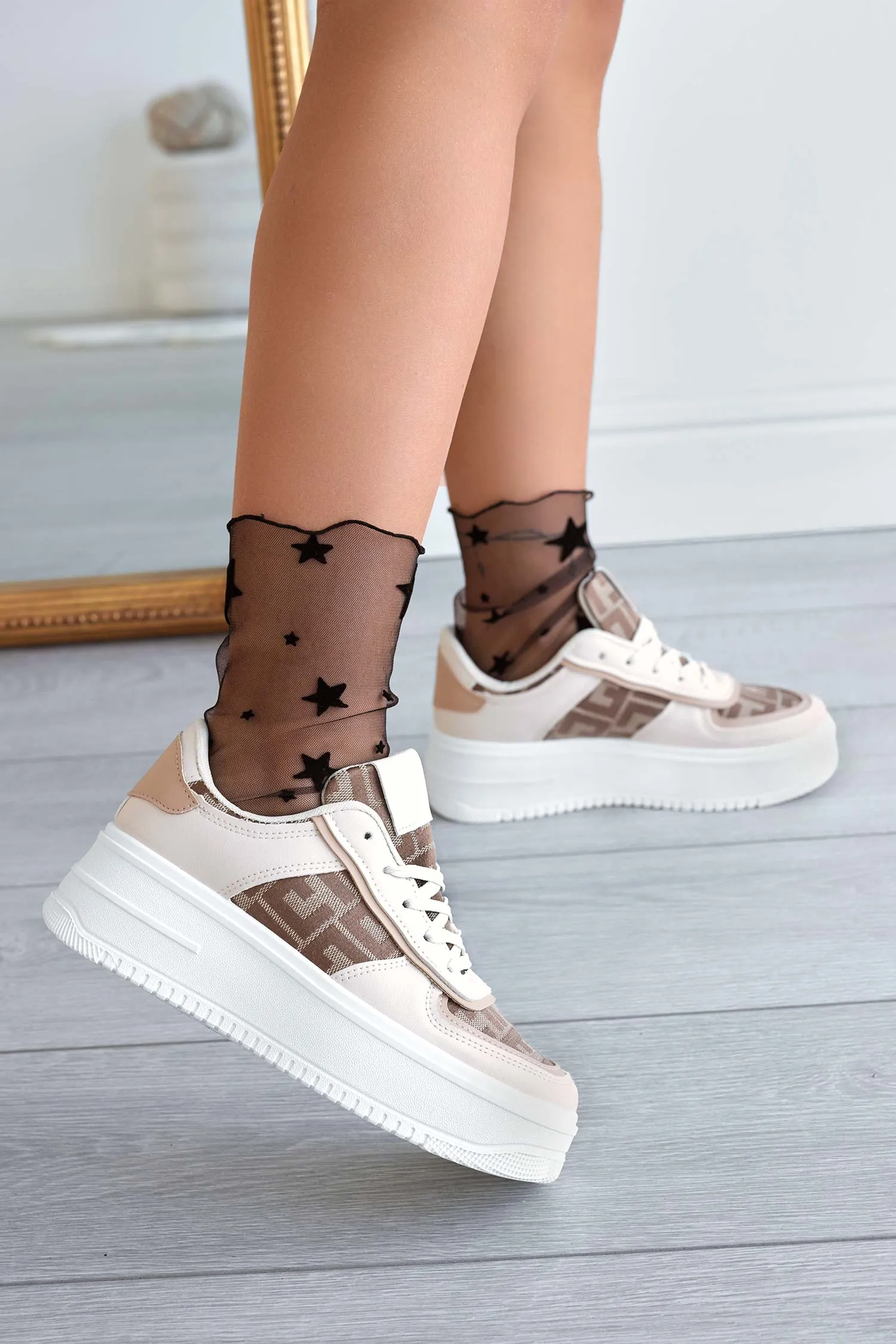 MIRELA - Sneakers beige con inserti in tessuto a fantasia