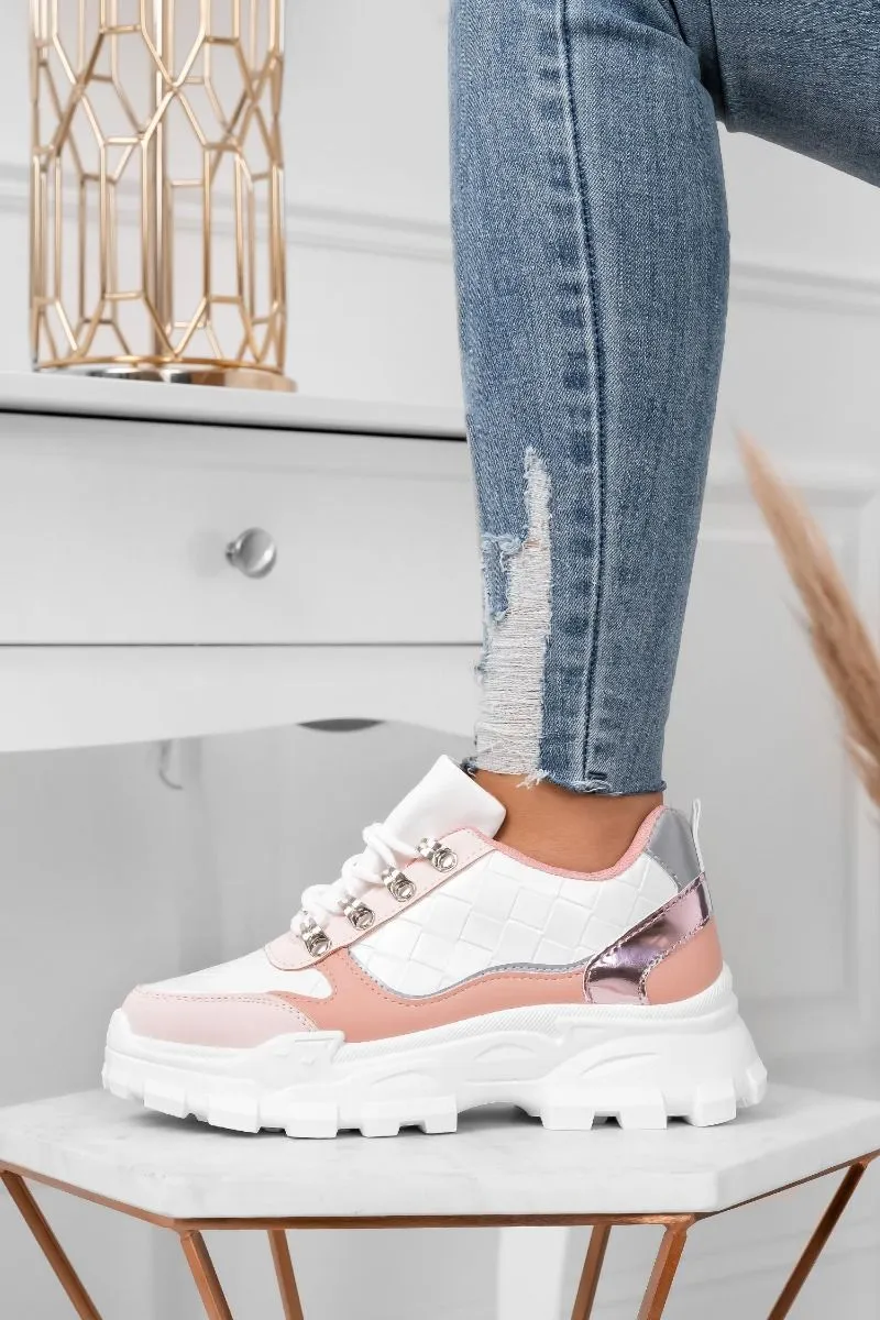 Sneakers bianche con pannelli a contrasto rosa e ganci oro